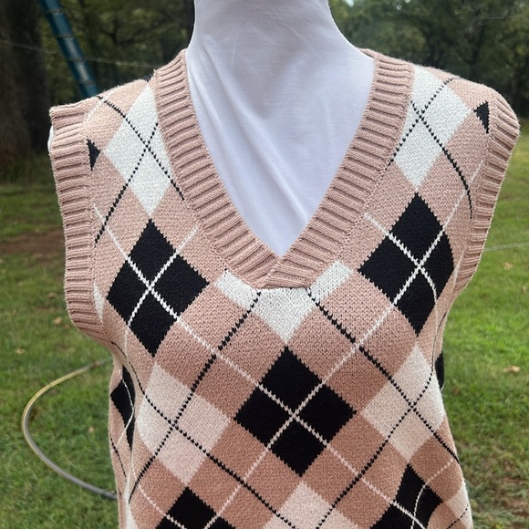 NWT HYPELS .. SWEATER VEST …….. 301D - Picture 4 of 10